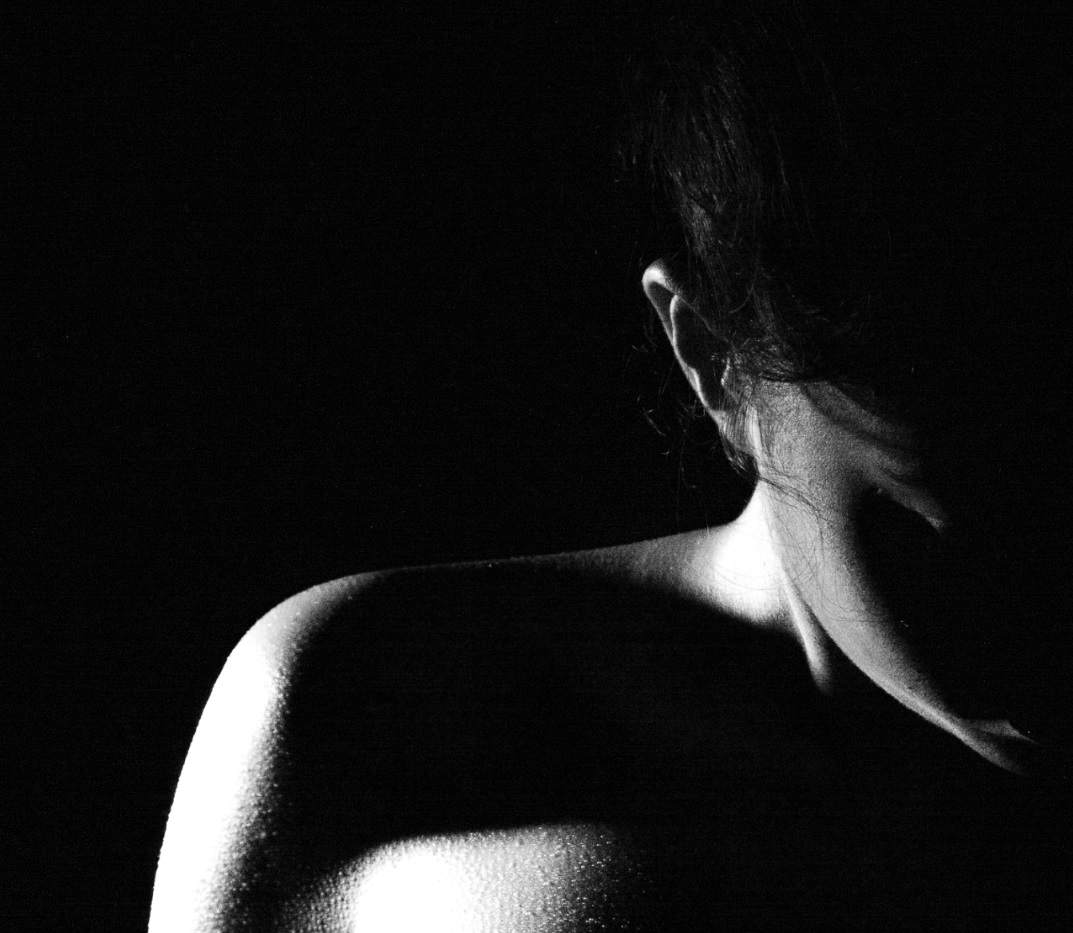 boudoir-woman-shadow boudoir-woman-shadow